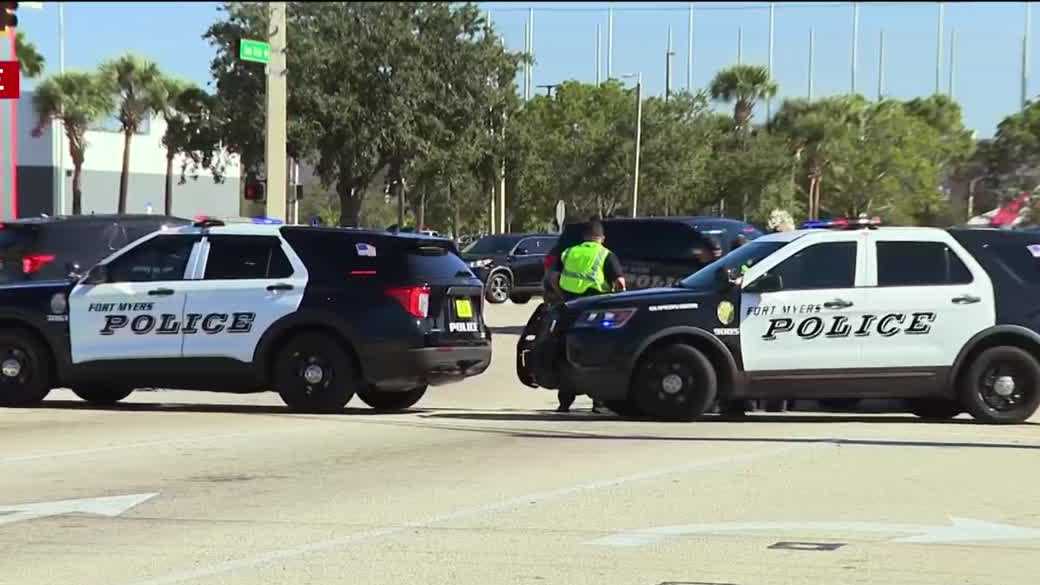 Motorcyclist dies in crash along Six Mile Cypress Parkway in Fort Myers