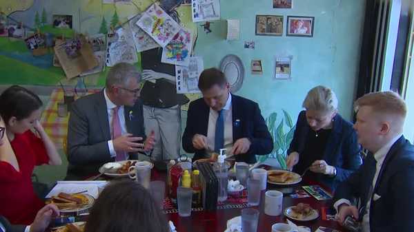 estonia defense minister visits waveland cafe, meets with iowa officials