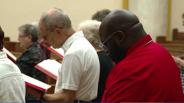 Religious leaders hold vigil to pray for arrested DMPS Superintendent Ian Roberts