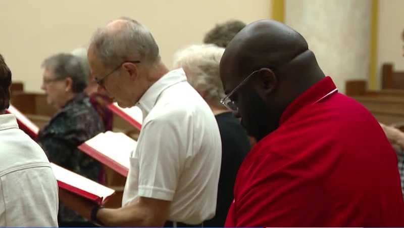 Des Moines community prays, prepares as schools reopen with superintendent in ICE custody