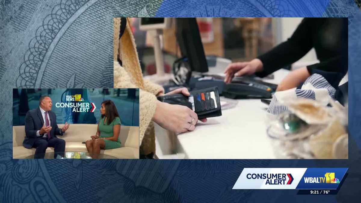 Financial expert's advice on checking accounts and credit cards for college students