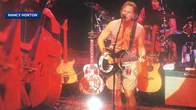 Looking back on Bob Weir's performance the night Jerry Garcia died