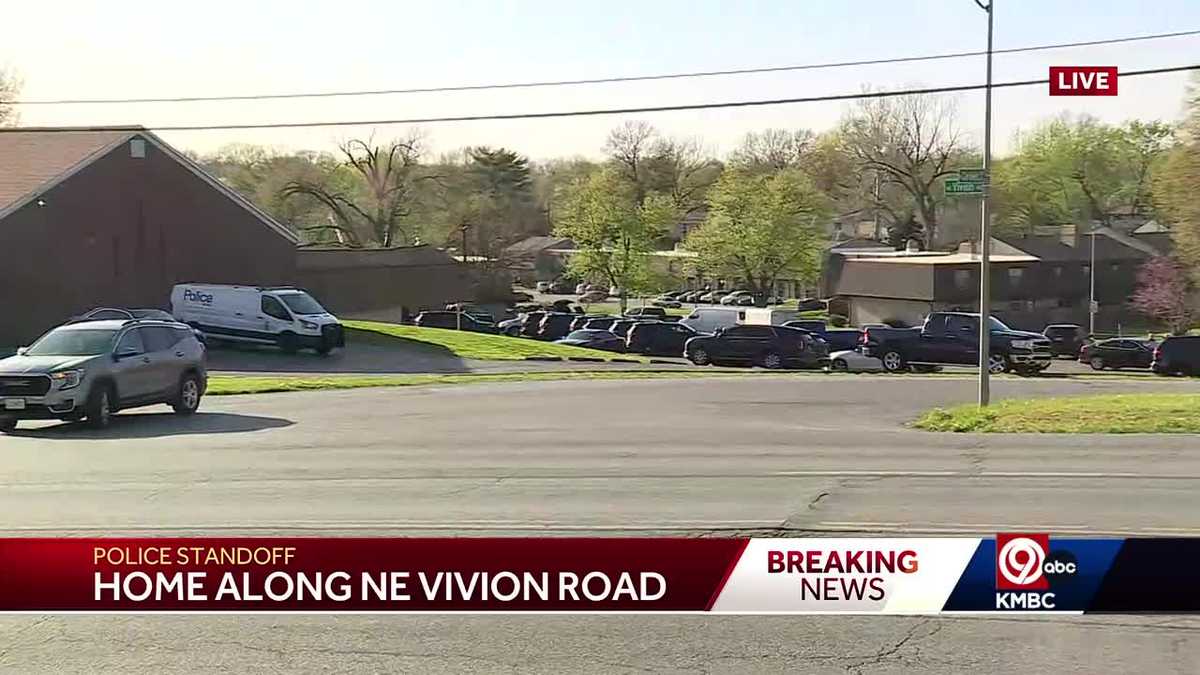 Man in custody following fourhour standoff in Kansas City