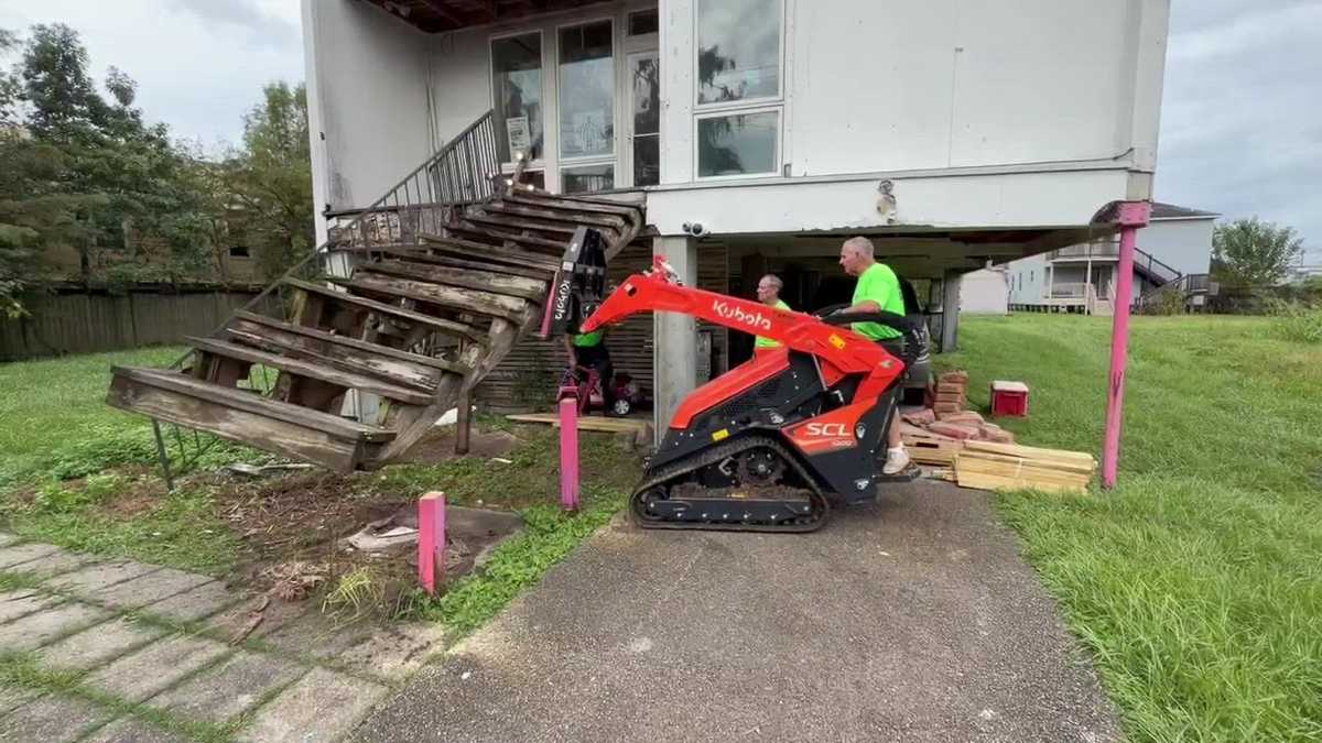 New Orleans volunteer group repairs stairs for Lower Ninth Ward 'Make It Right' home