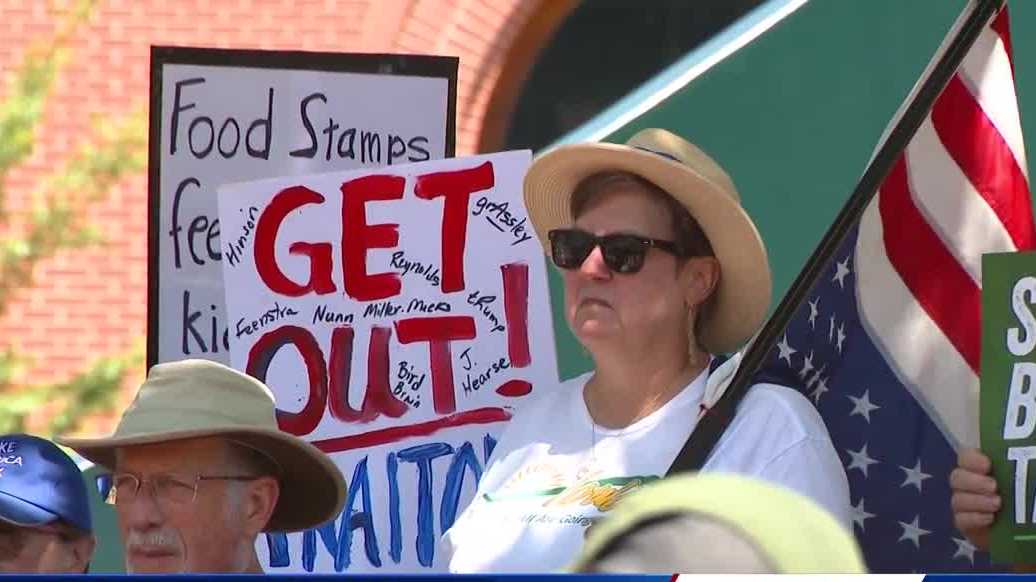 Local residents protest the president's visit to Des Moines