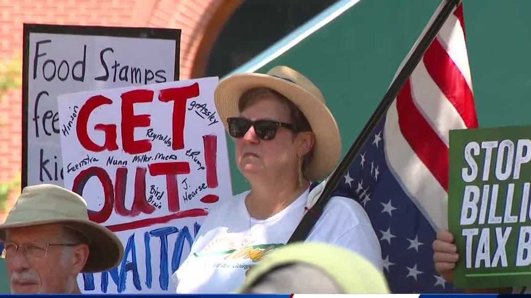 Local residents protest the president's visit to Des Moines