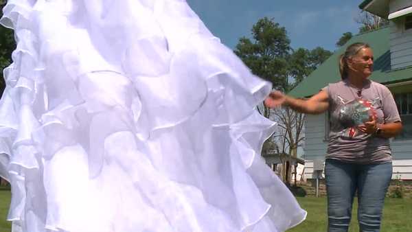 wedding dress found along iowa highway: help this woman find the owner