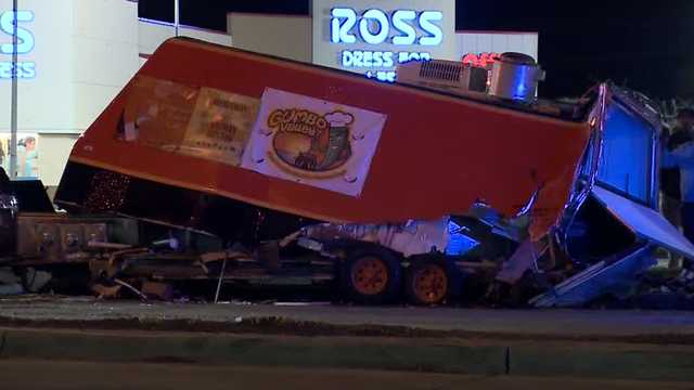 Driver suspected of OWI crashes into food truck with the owner inside - Vimarsana News
