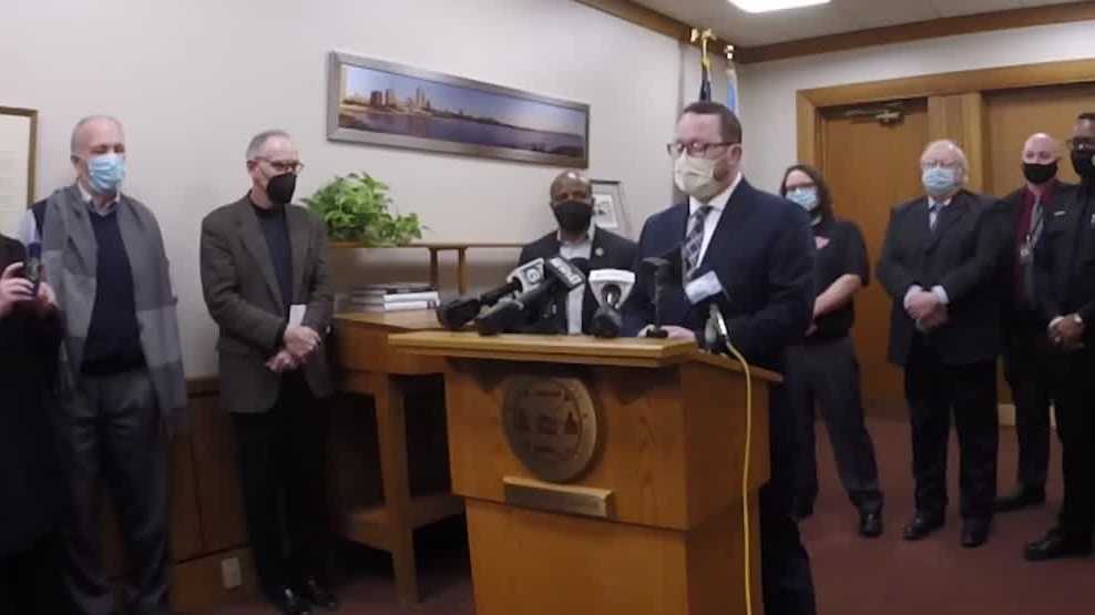 City honors Milwaukee detective shot trying stop armed robbery