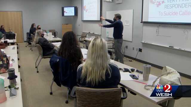 Volusia 911 dispatchers train to help those with mental health crises - Vimarsana News