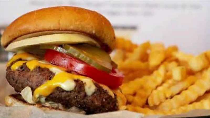 Top 10 finalists announced for Iowa's Best Burger Contest, including 3 previous winners