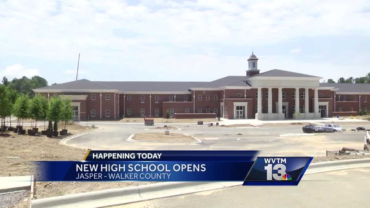 Students start first day at Jasper High School