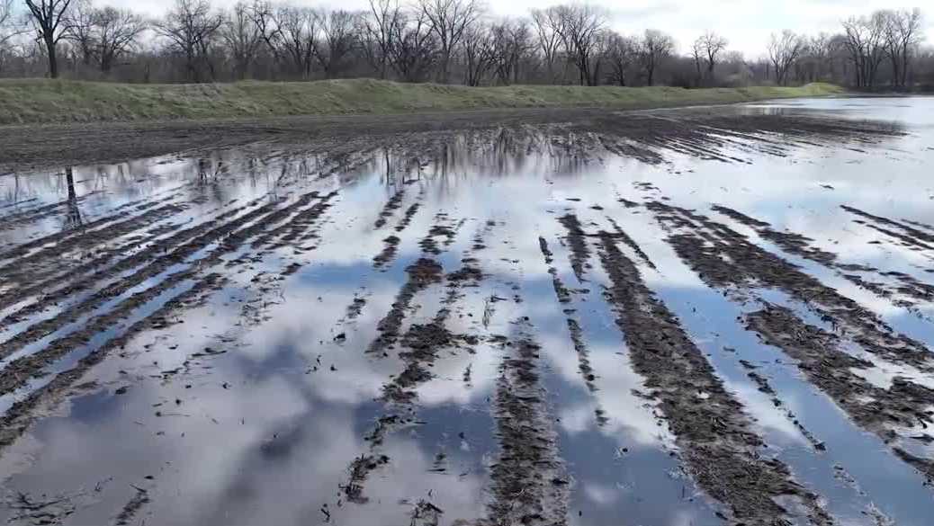 Rain leads to both good and bad for Iowa farmers