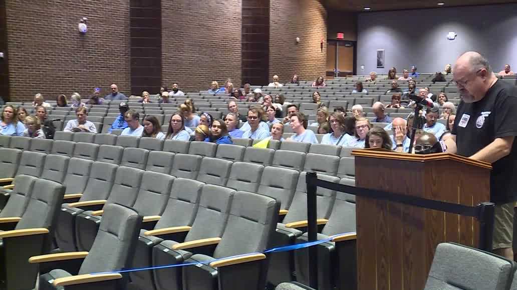 Parents want more details as Olathe considers closing middle school, 5 elementary schools