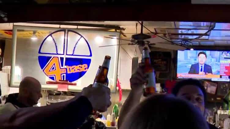 Fans toast to Bob Uecker at 'Major League' bar in West Milwaukee