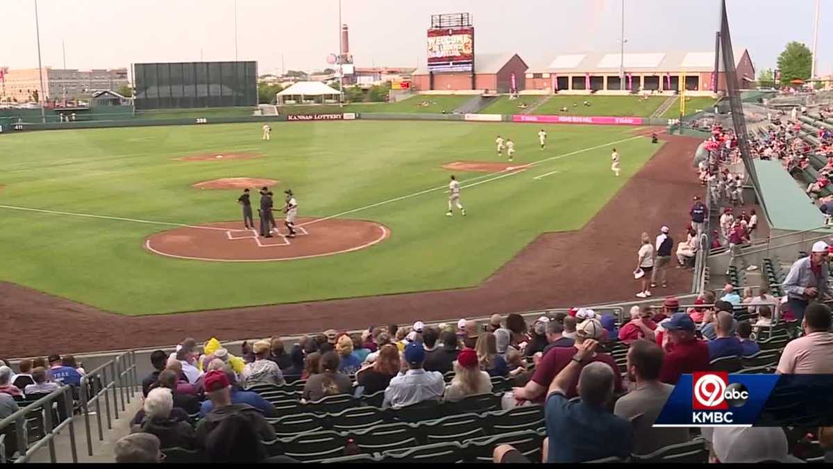 Kansas City Monarchs take the field again after 56 years