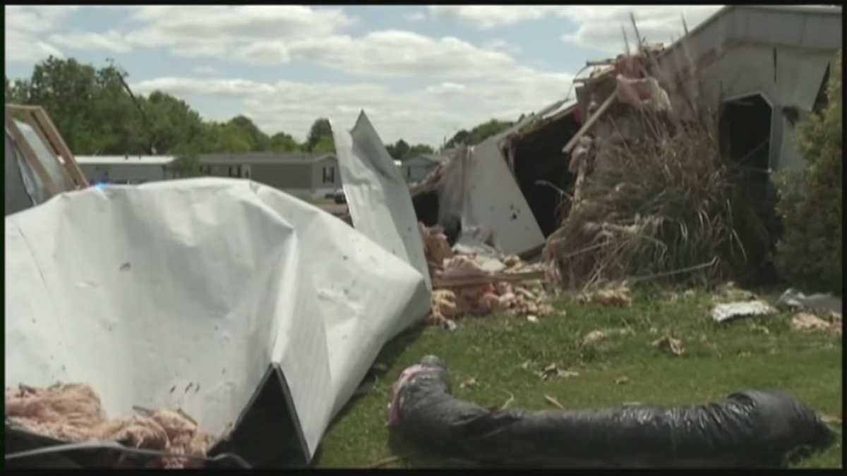 Red Cross Volunteers To Help Mississippi Tornado Victims 5520