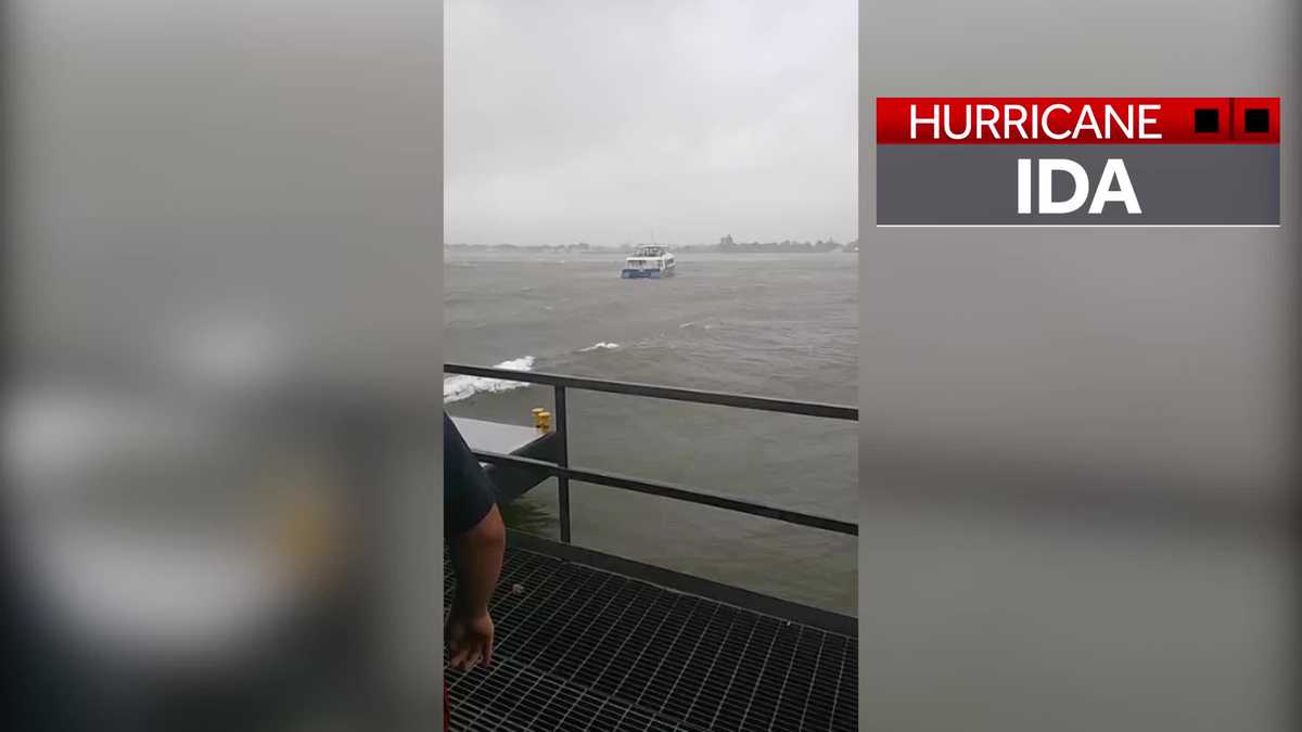 Chalmette ferry grounded, CanalAlgiers ferry loose