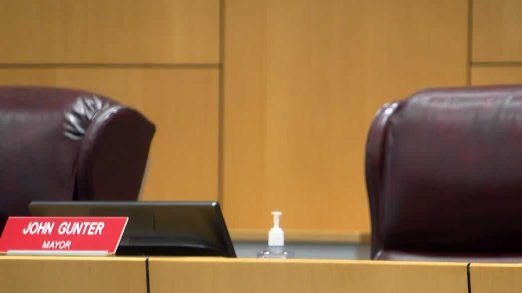 Cape Coral mayor John Gunter skips meetings after re-election loss, drawing backlash from residents