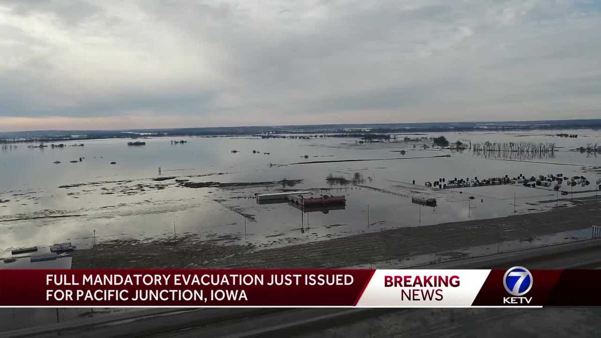 Mandatory evacuation for all of Pacific Junction, Iowa