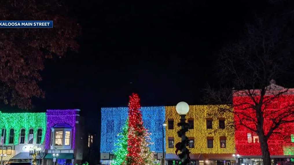 See the impressive Christmas lights in Oskaloosa, Iowa