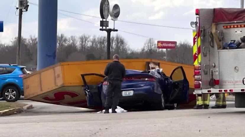 Lawsuit settled after Denny's sign killed Kentucky couple in 2023
