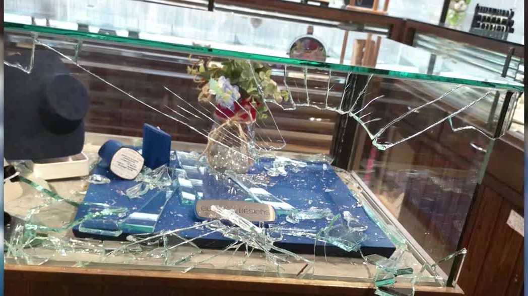 Marshalltown jewelry store hit in smash-and-grab burglary, thousands stolen