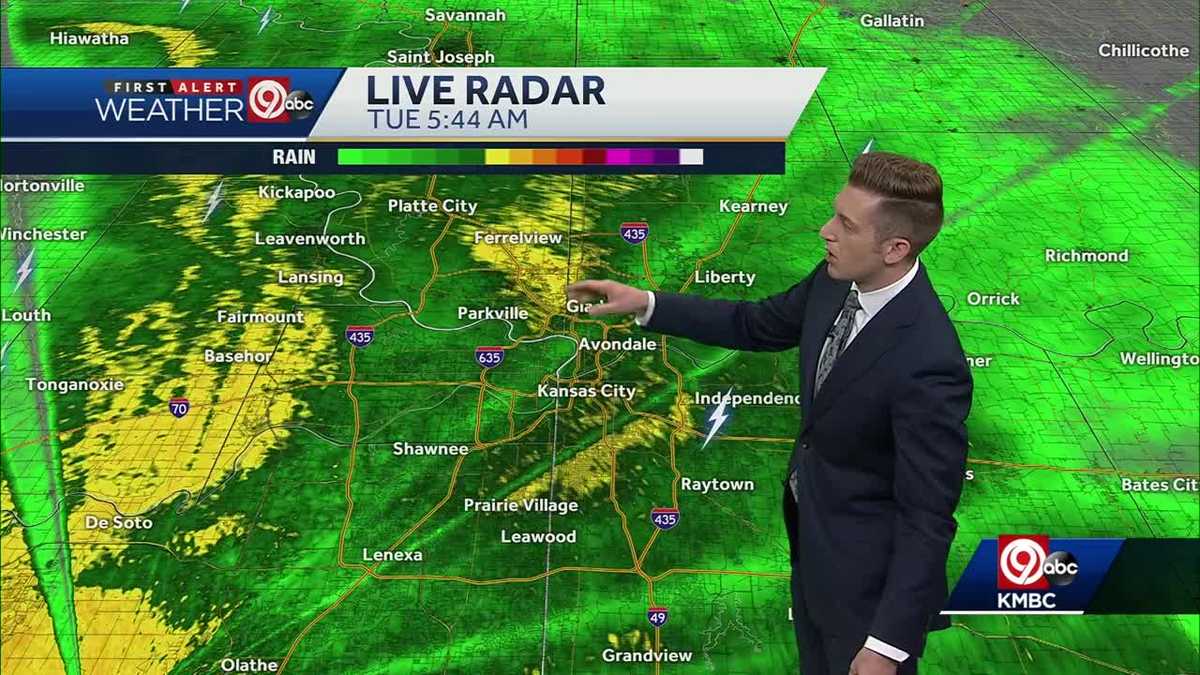 Thunderstorms slow morning commute, scattered showers possible all day