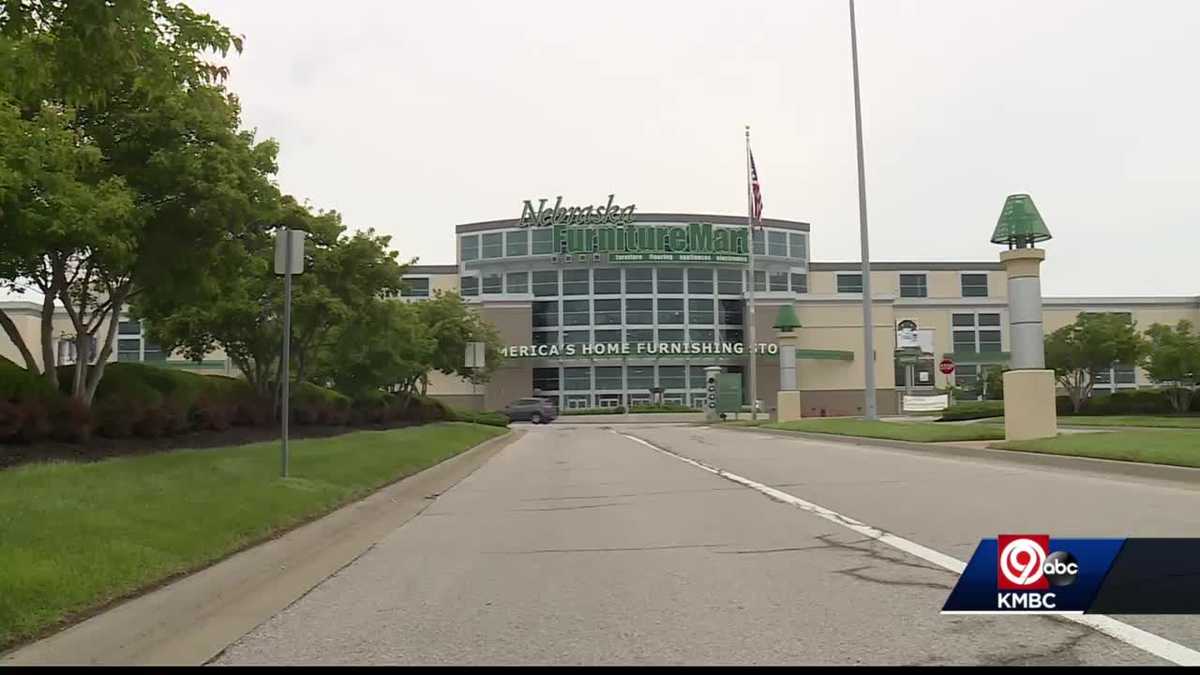 Nebraska Furniture Mart looks to fill more than 100 jobs