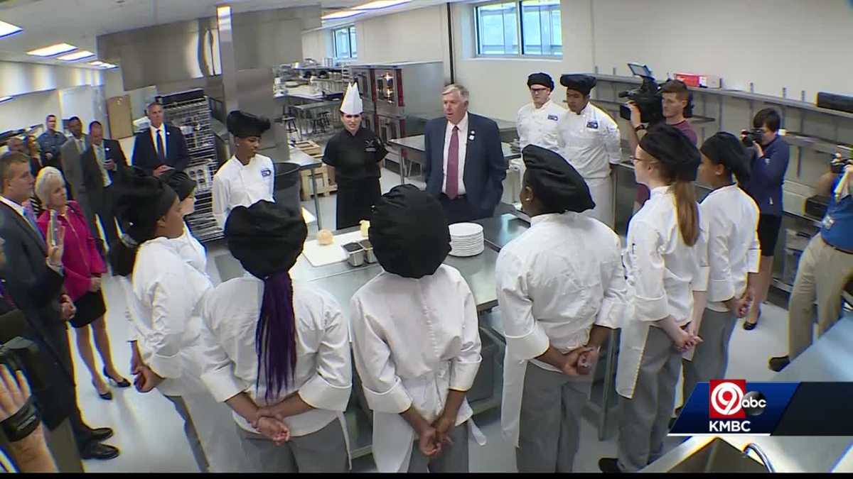 ISD shows off 'The Academies' program to Gov. Parson
