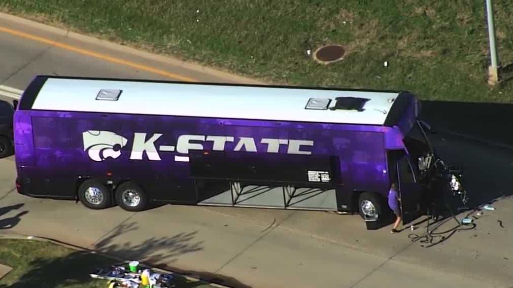 Teacher leads Kansas 7th-graders in prayer after OKC bus crash - KOCO