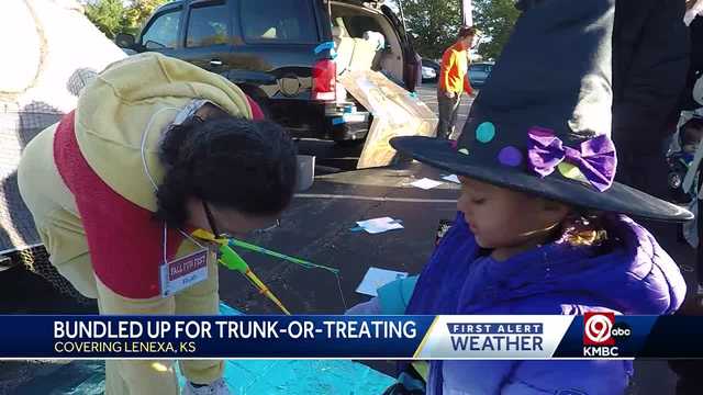 Trunk-or treaters brave the cold in Lenexa - Vimarsana News