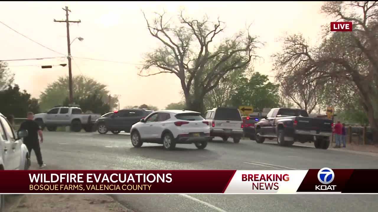 Wildfire forces evacuations in Bosque Farms