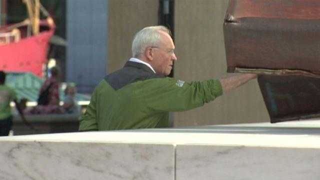 Visitors remember 9/11 at Baltimore's memorial