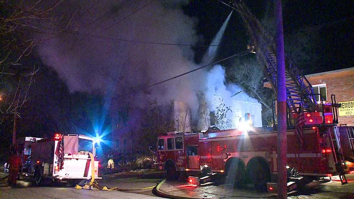 Fire partially collapses vacant apartment building