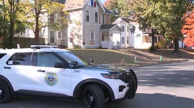 Des Moines police: Man with gunshot wound is facing charges
