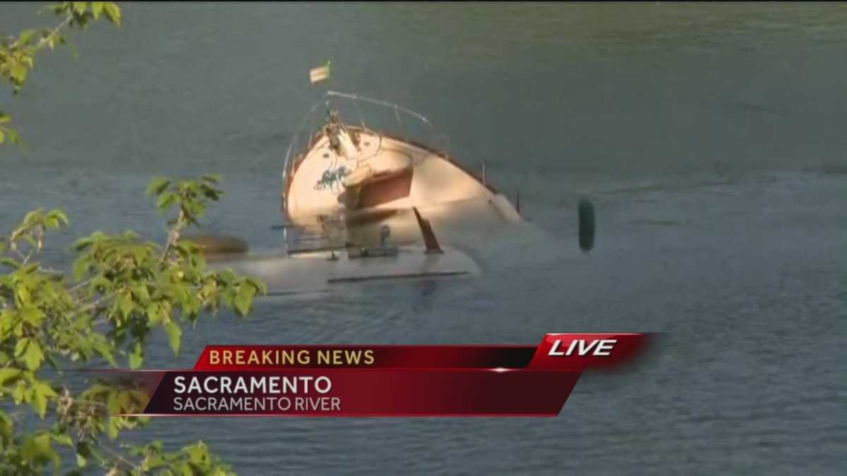 Boat sinks on Sacramento River