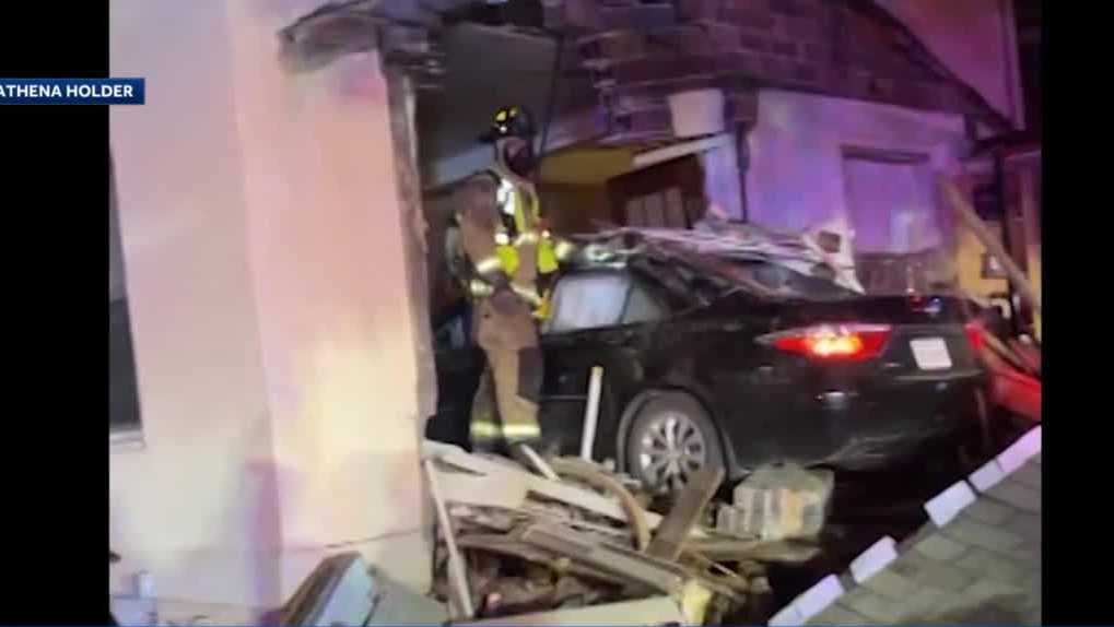 Watch High speed chase in Fort Dodge, Iowa ends with vehicle crashing into house – Latest News