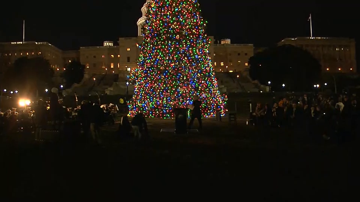 U.S. Capitol tree lighting ceremony kicks off for 2017 holiday season