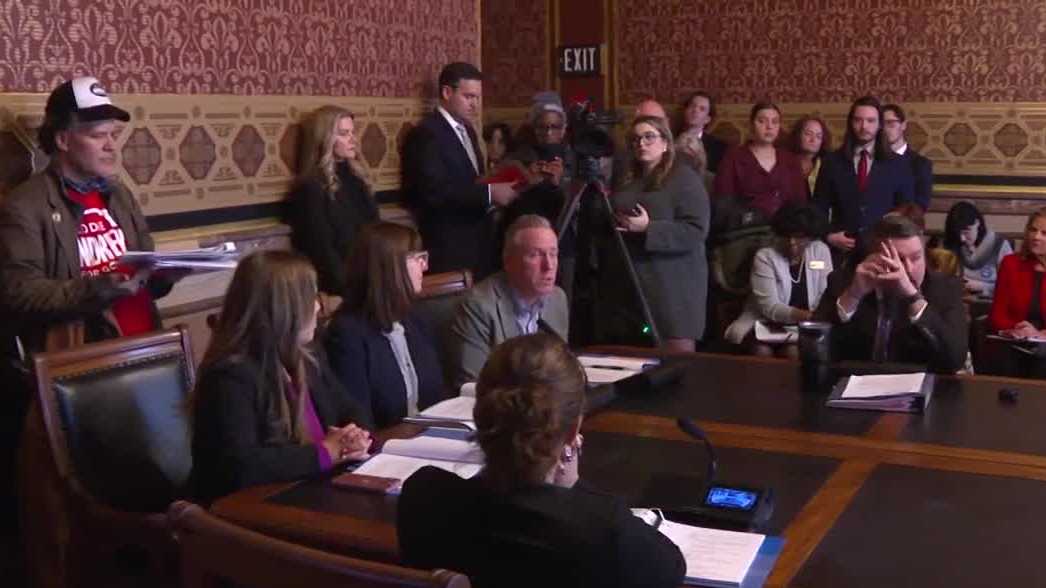 Des Moines leaders admit fault in superintendent hiring scandal