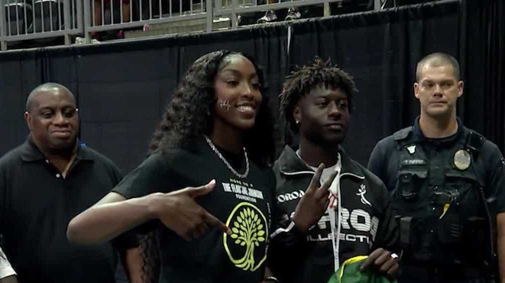 Flau'jae Johnson hosts back-to-school giveaway in Savannah