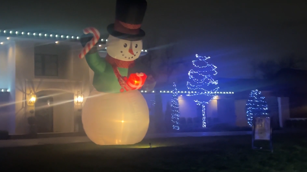 Nichols Hills homes display giant snowmen in front yards