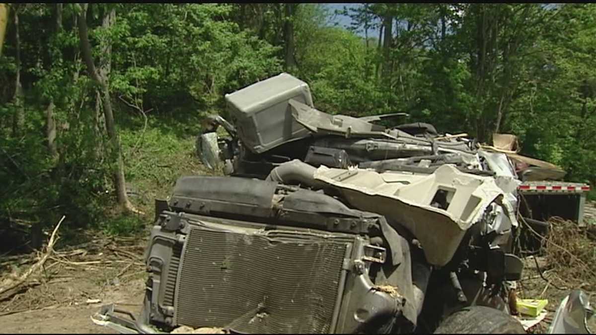 Driver dies after his semi crashes into Switzerland County home