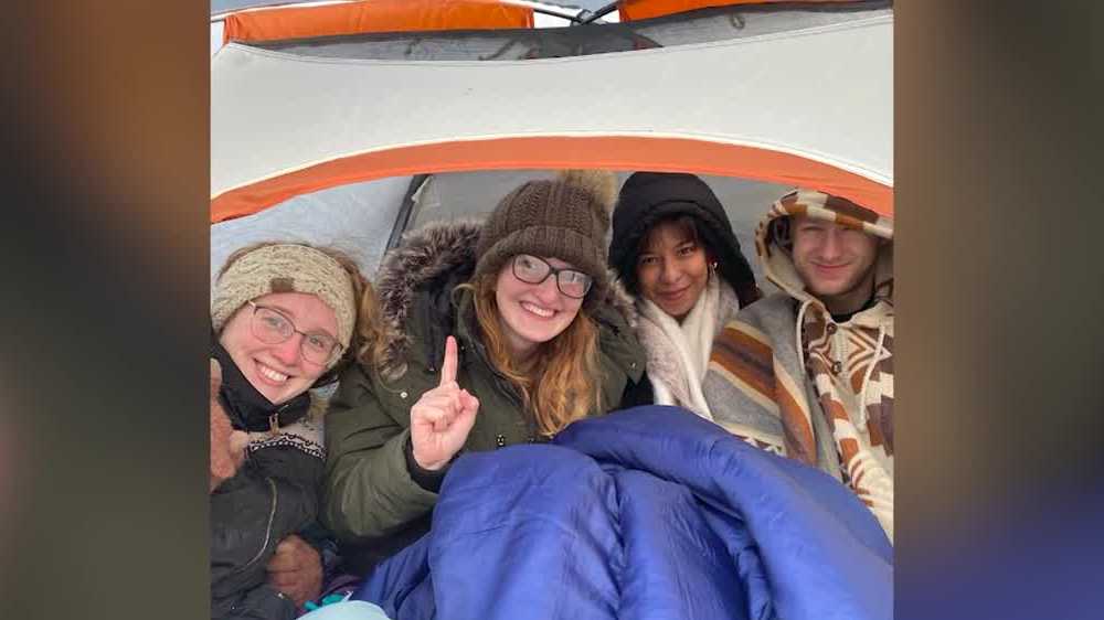 Iowans risk freezing for free Dairy Queen Blizzards