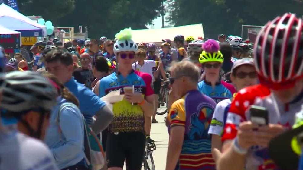 Annual bike ride RAGBRAI brings northern Iowa town alive