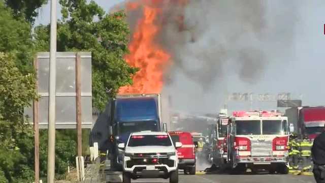 Big rig catches fire in Sacramento, blocks several lanes on Highway 50 - Vimarsana News
