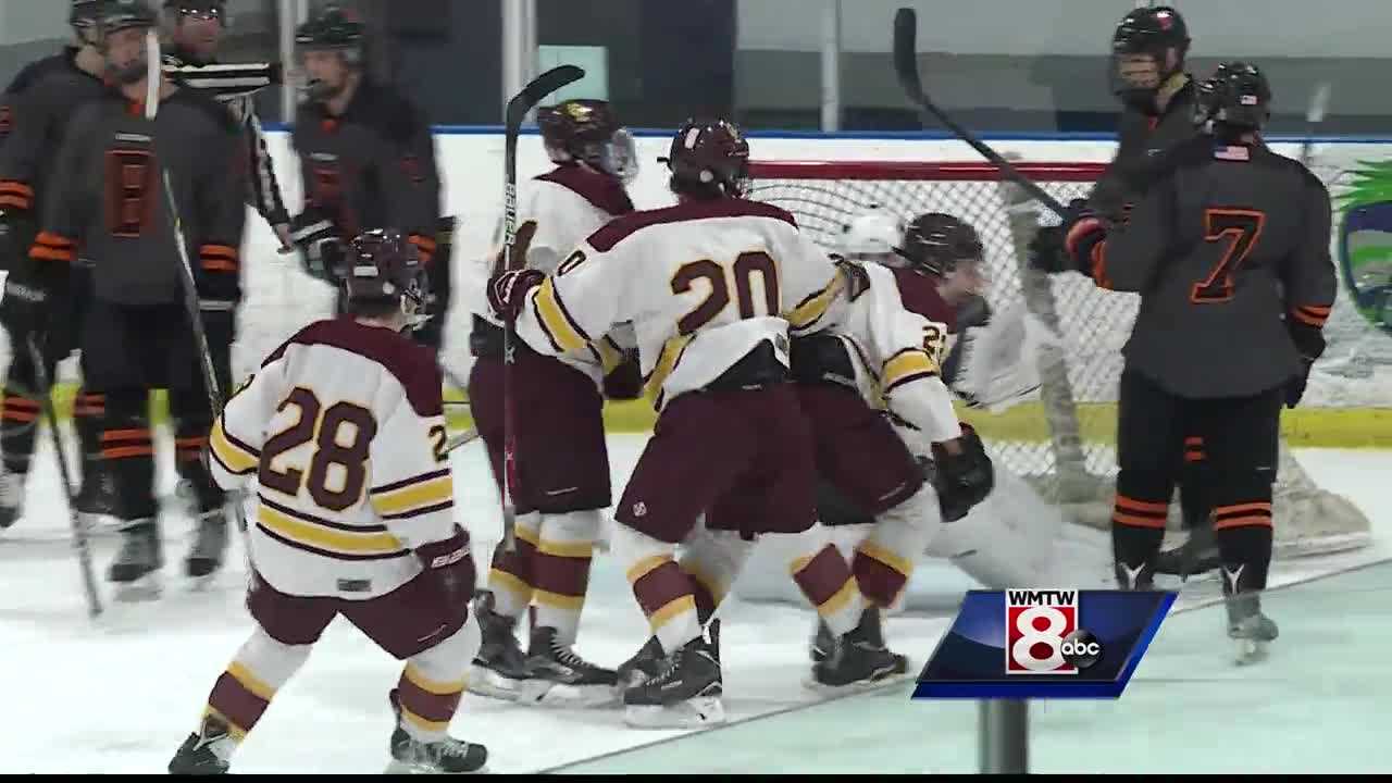 Cape Elizabeth Hockey Team Wins On Saturday