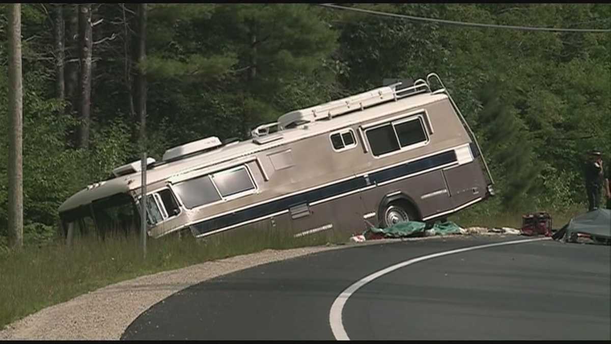 3 dead in car, RV crash in New Hampshire