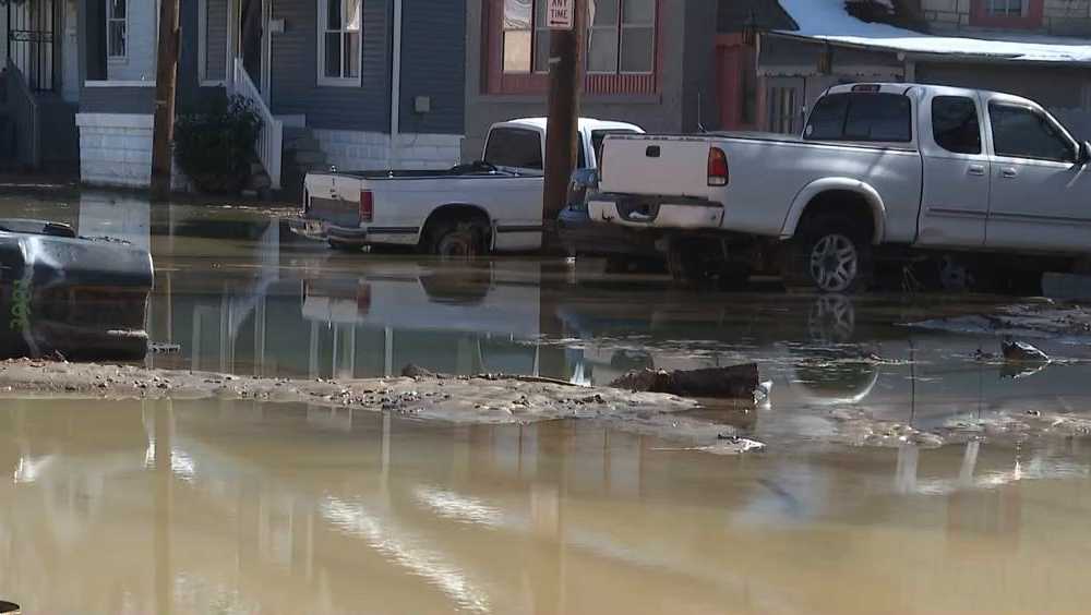 Wilder Park residents cleaning up after water main break causes flooding