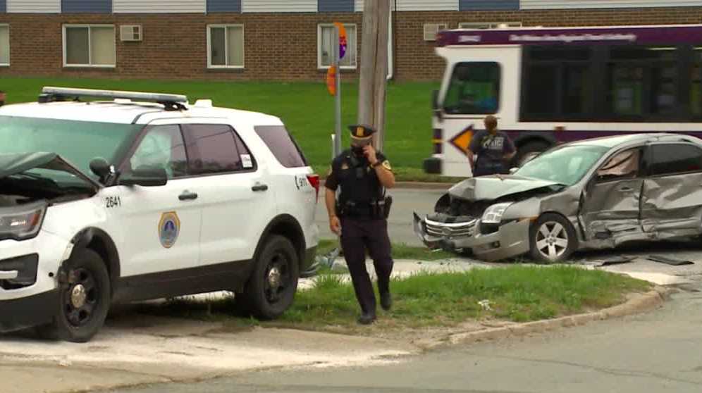 Des Moines police say 4 injured in crash involving squad car